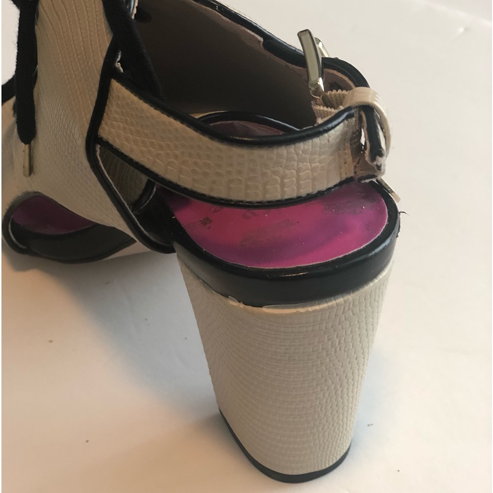 Juicy Couture Open Toe  laced Sandal - Picture 4 of 11